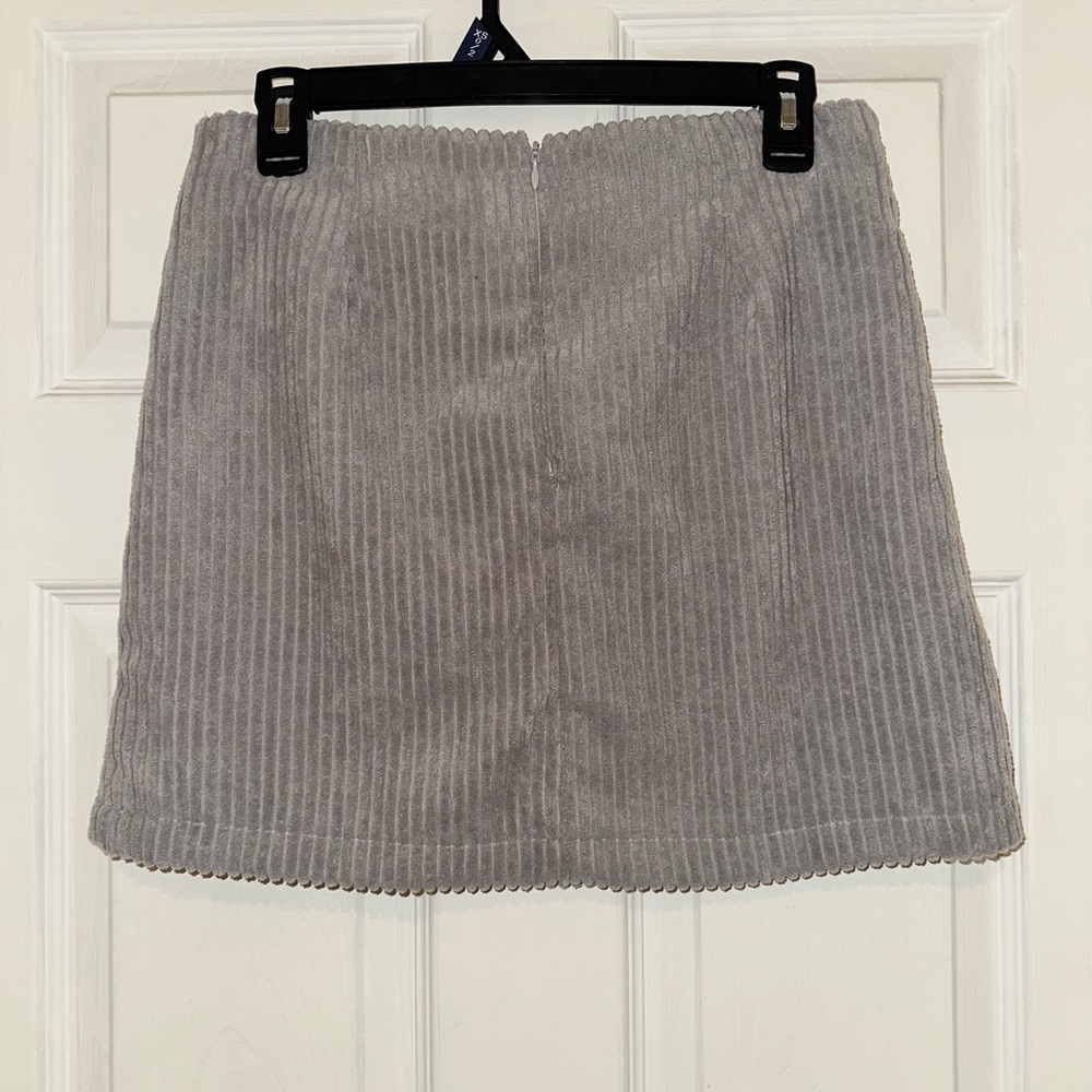Lulu's Chic Gray Mini Skirt Size S - Picture 3 of 5